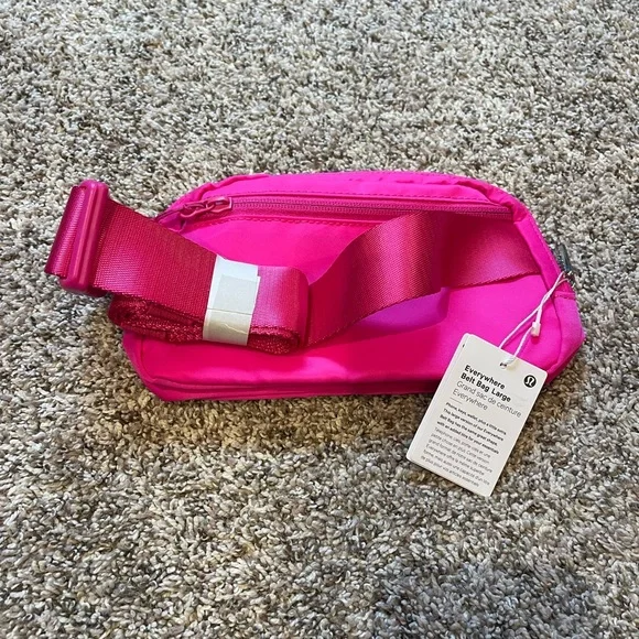 Lululemon Everywhere Belt Bag Sonic Pink - Picture 3 of 5